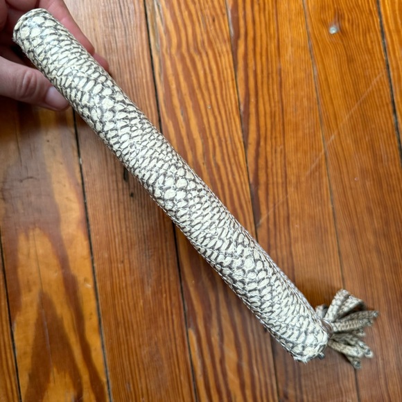 NWT Cole Haan Snakeskin Wallet with Tassle in Grey and Off-White - Picture 4 of 9